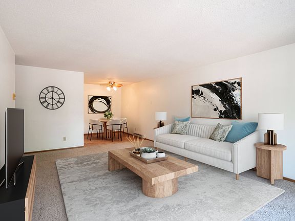 Fargo, ND West Oak Apartments | 11A | Living