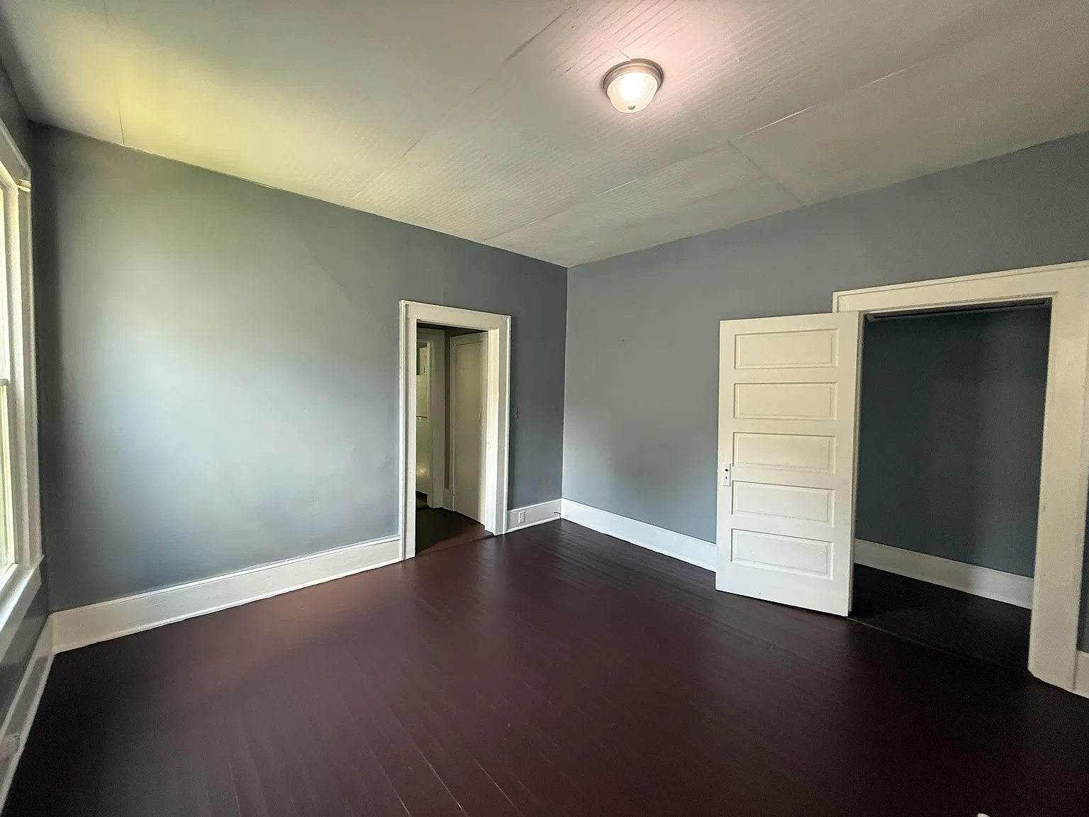 3 bed, 1100 sqft, $1,200 — Photo 2