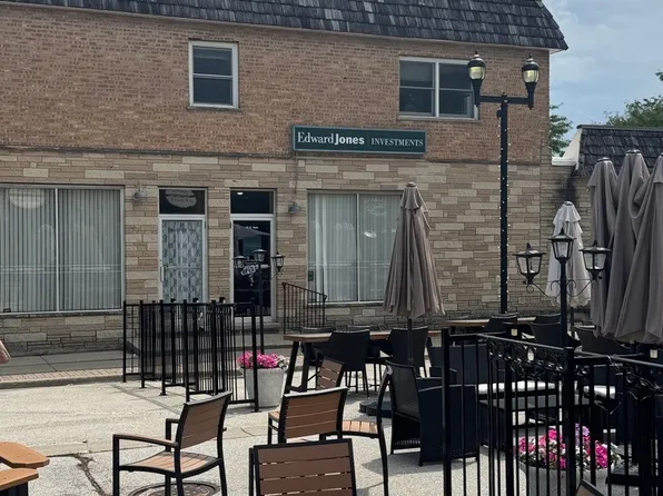 17 E Park St #1, Mundelein, IL 60060