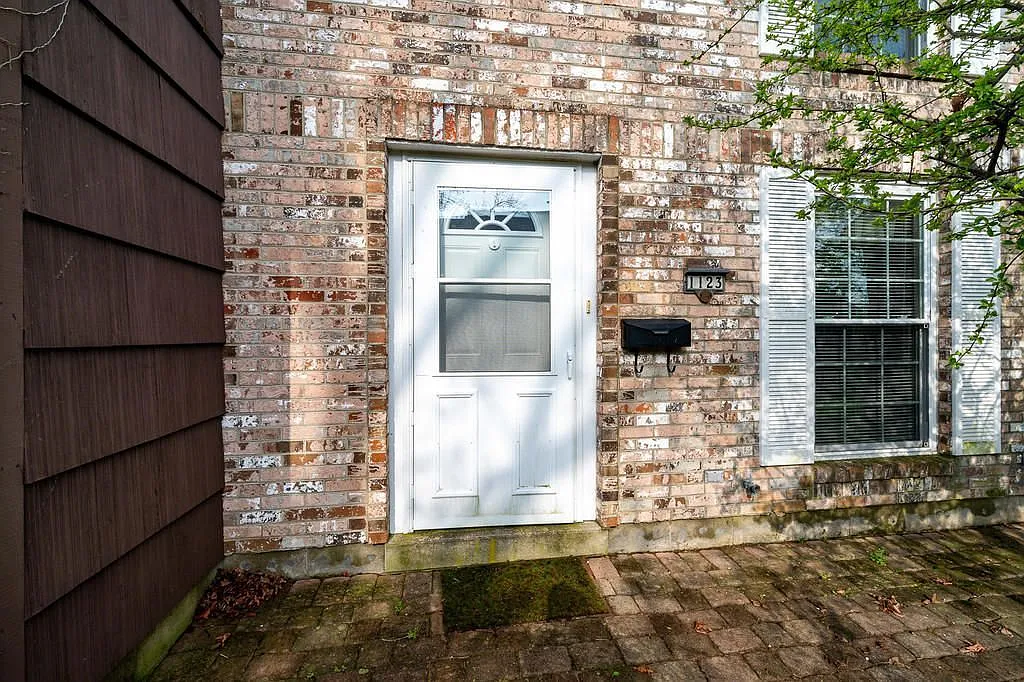 Building Photo - 1123 Charleston Ct