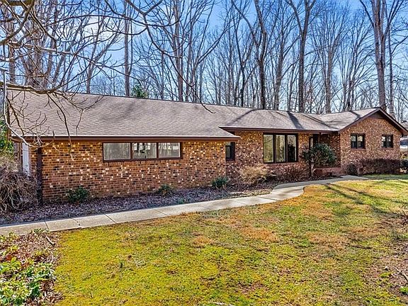 4th image of 307 Fairidge Dr