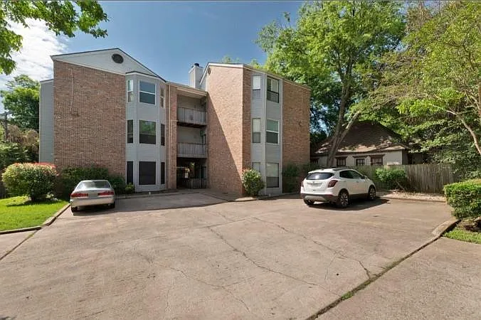 2 bed, 2.0 bath, 955 sqft, $1,800 — Photo 1