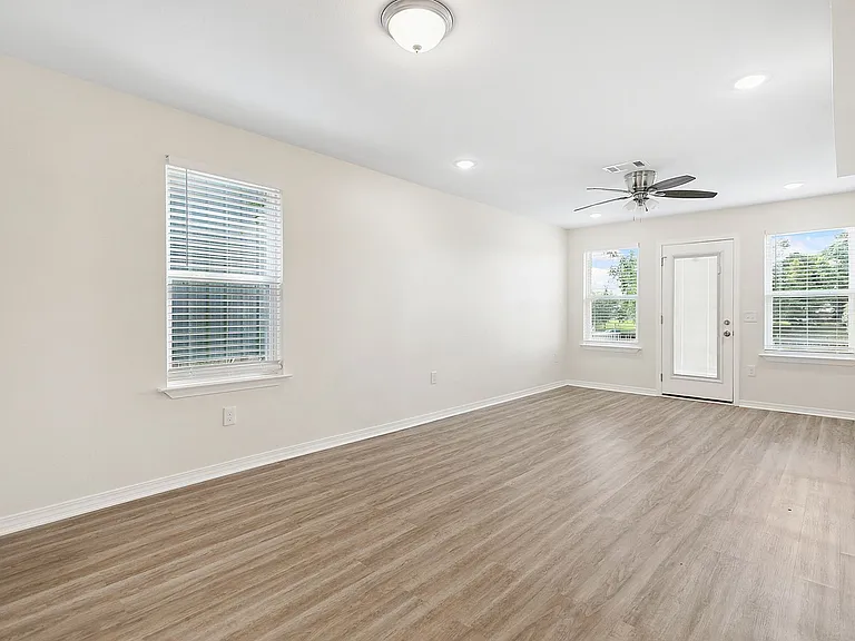 4766 Pontchartrain Dr — Photo 13