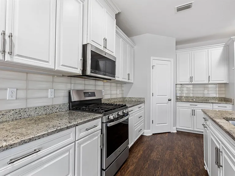 8756 Glenoak Trl — Photo 16