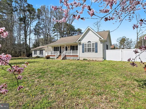 198 Cedar Ln, Colonial Beach, VA 22443