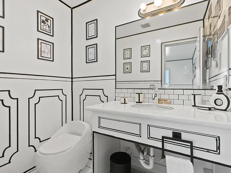 2815 E 64th St #4 — Photo 5
