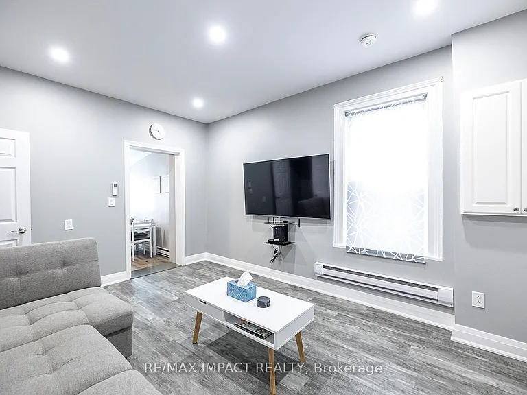43.5 King St E — Photo 4