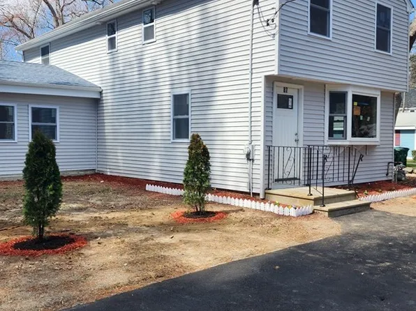87 Plymouth St, Pembroke, MA 02359