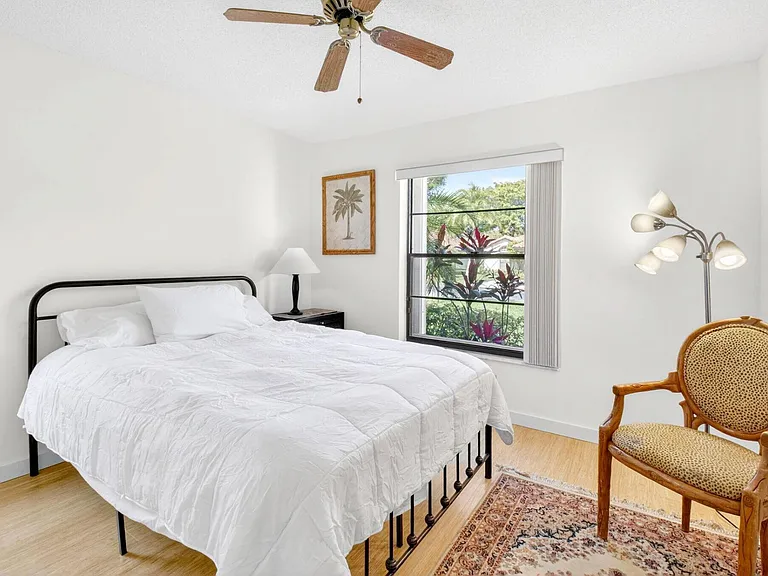 10938 Roebelini Palm Ct #B — Photo 25