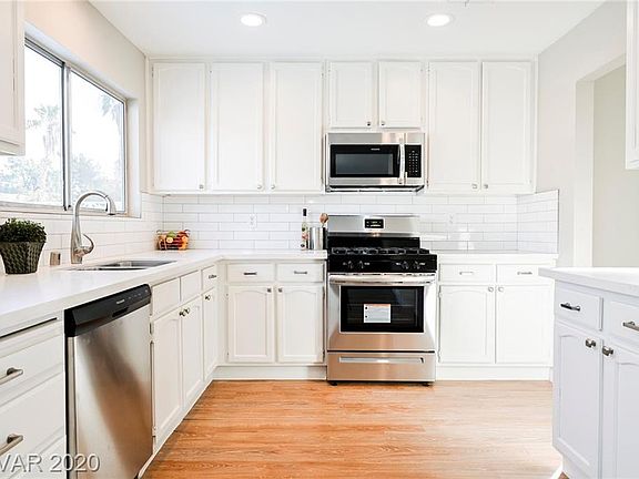 3rd image of 3138 Regal Oak Dr