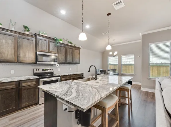 107 Apache Dr, Greenville, TX 75402