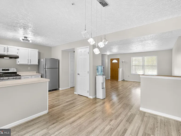 1043 Debbie Ave — Photo 9