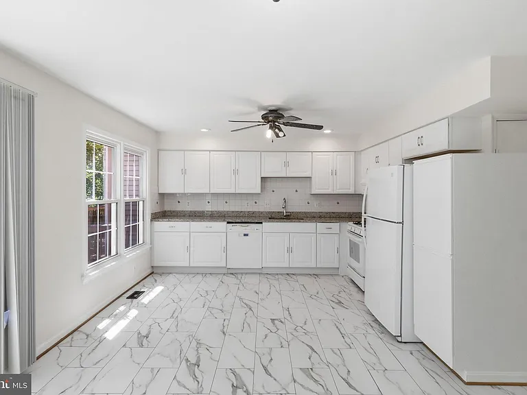 12214 Grassy Hill Ct — Photo 9