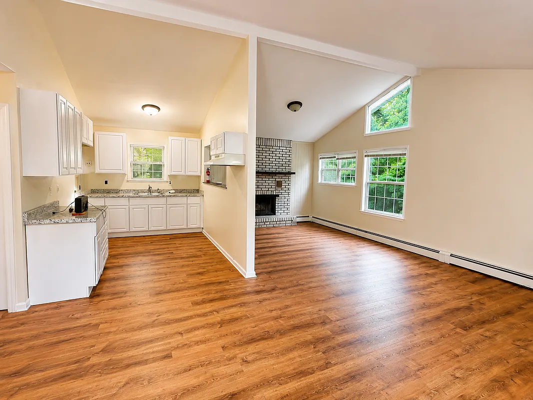 3 bed, 2.0 bath, 1100 sqft, $3,500 — Photo 4