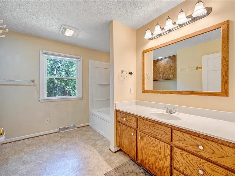 405 Oakland Cir — Photo 15