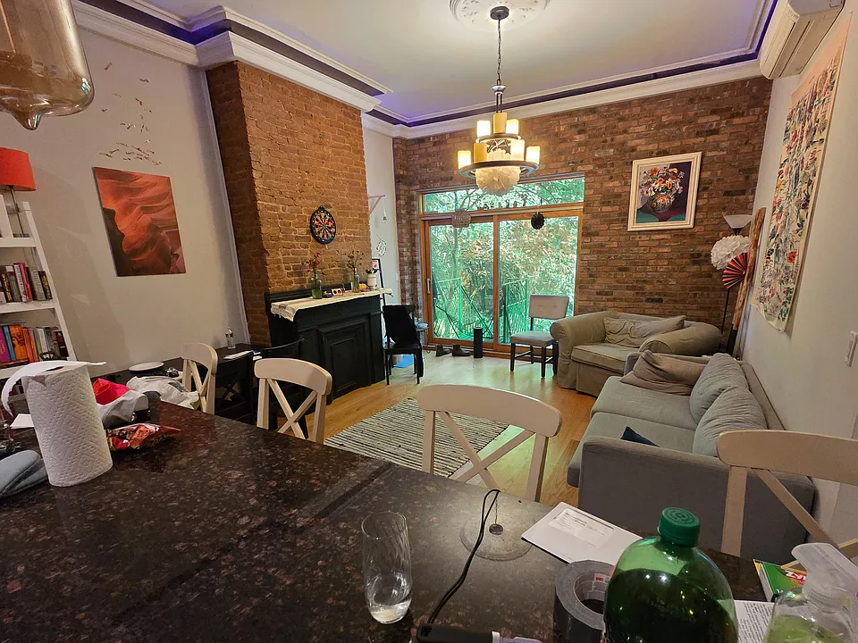 594 Leonard St #1B