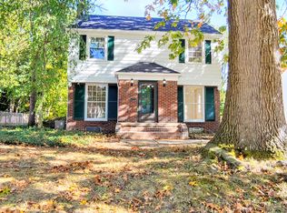 35 Harcourt Dr, Akron, OH