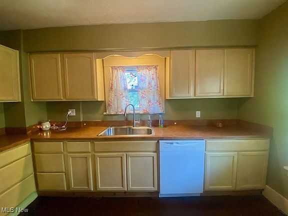 4th image of 403 Bonnie Brae Ave SE
