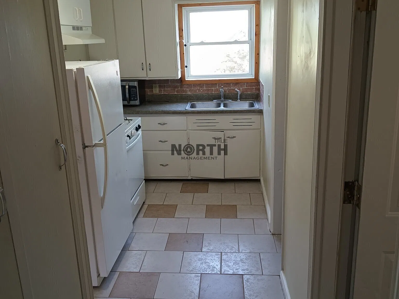 305 4th Ave E — Photo 2