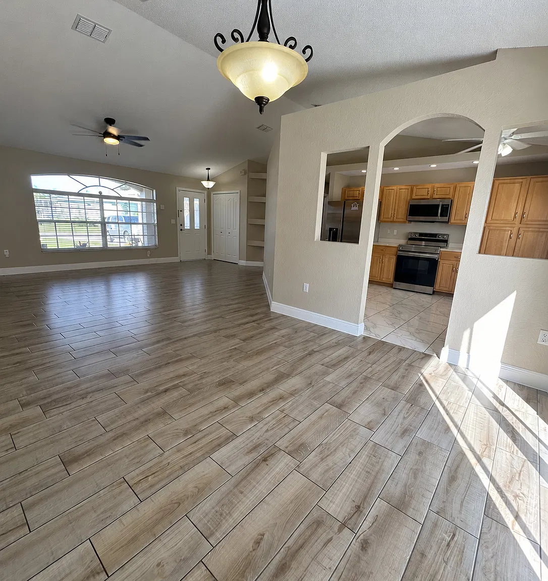 3 bed, 2.0 bath, 1566 sqft, $2,100 — Photo 4
