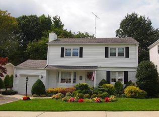 6130 211th St, Oakland Gardens, NY 11364