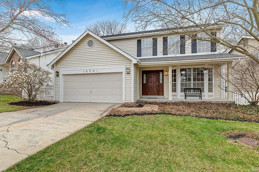 16580 Hunters Crossing Dr photo 1