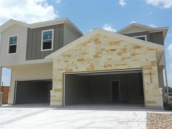 3rd image of 2207-2209 Avery Village Dr.