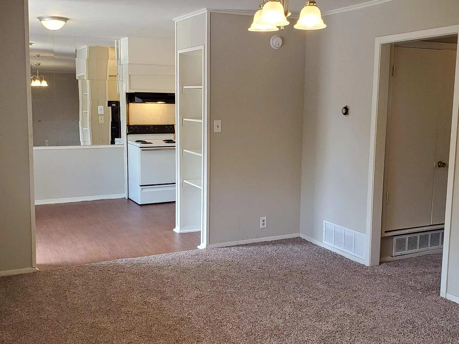 2 bed, 887 sqft, $1,095 — Photo 3