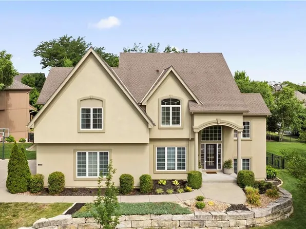 128 SW Gray Cir, Lees Summit, MO 64081