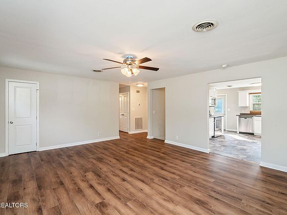 3rd image of 5014 Knoxwood Dr