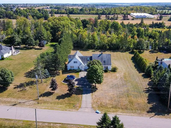 6 Fox Run Dr W, Charlottetown, PE C1E 2J1