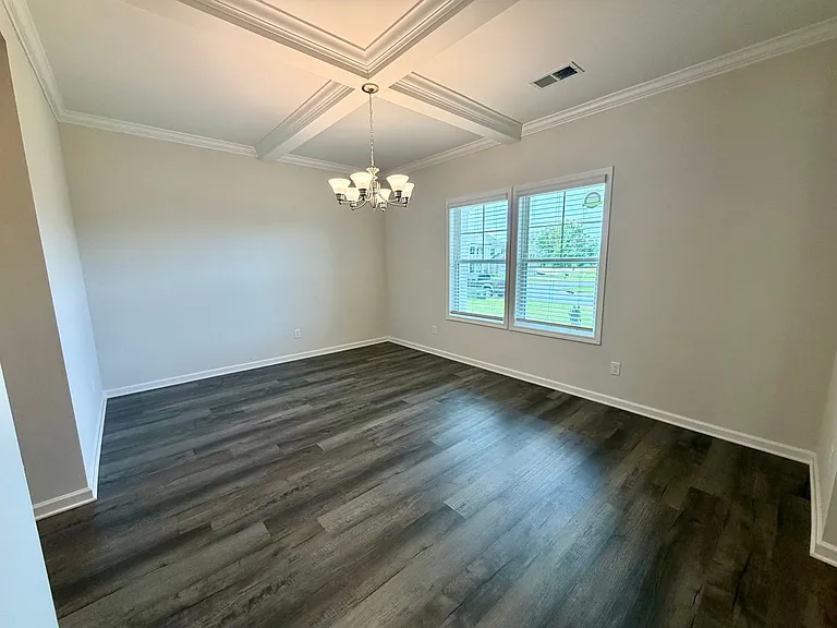 2370 Alden Dr — Photo 3