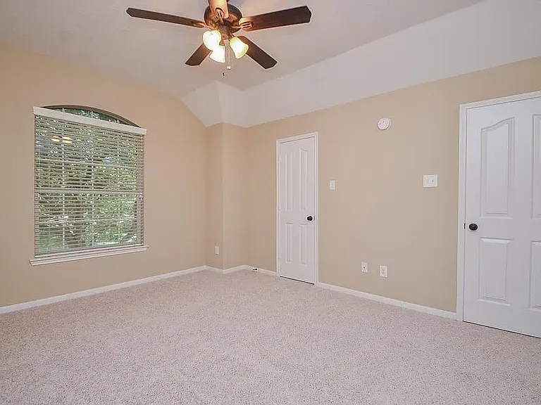 2606 Nutwood Dr — Photo 2