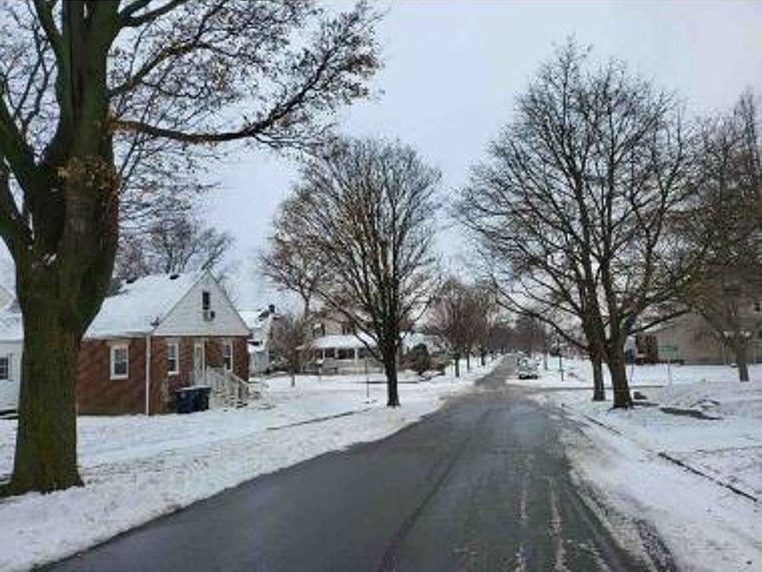 Exterior Neighborhood (street photo)