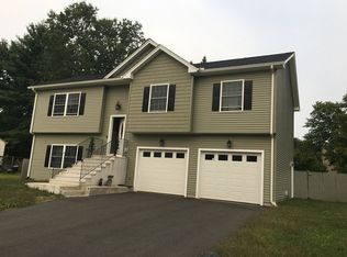 35 David St, Chicopee, MA 01020