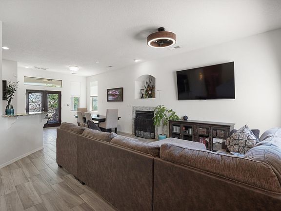 4th image of 8420 Desert Sunrise Rd NE