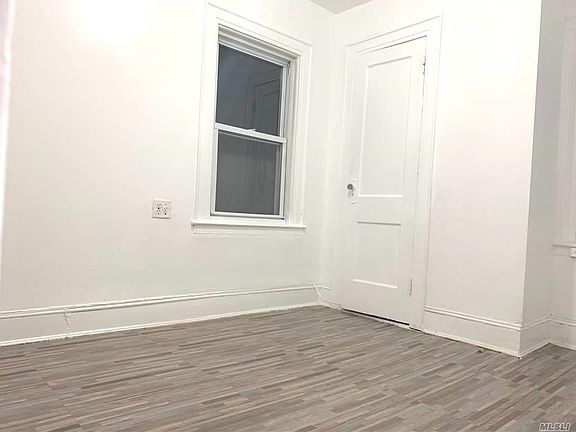 3rd image of 16228 75th Ave Floor 2