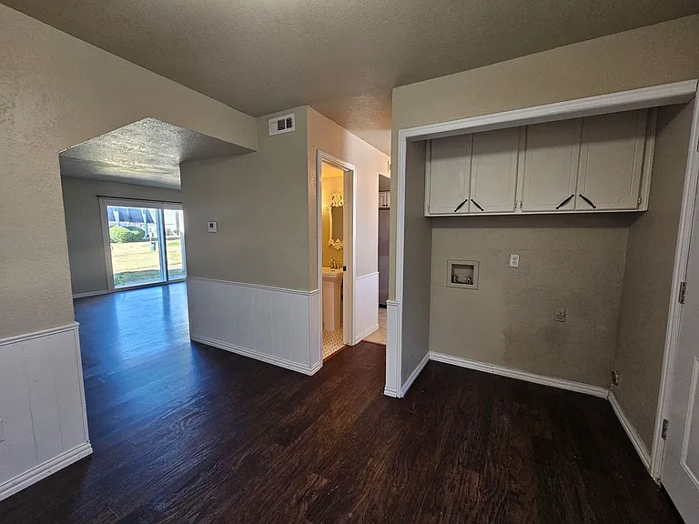 216 Justin Dr — Photo 9
