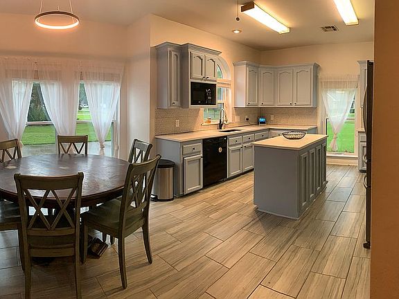 Kitchen/Dining Area