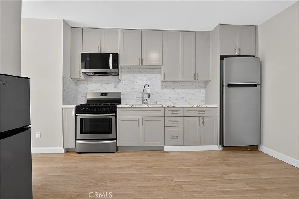 2 bed, 768 sqft, $2,000 — Photo 3