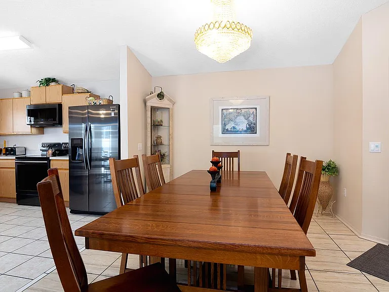 4402 Hamlet Ct — Photo 8
