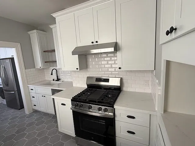 Range with vent hood