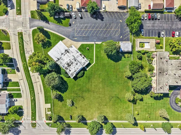 800 Beau Dr, Des Plaines, IL 60016