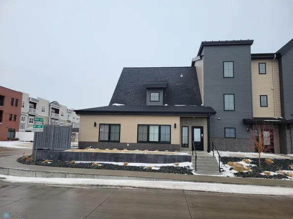 4154 S Arthur Dr, Fargo, ND 58104