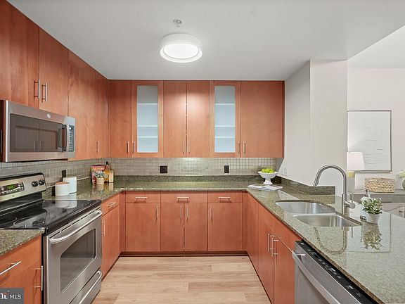 5th image of 910 M St NW APT 304