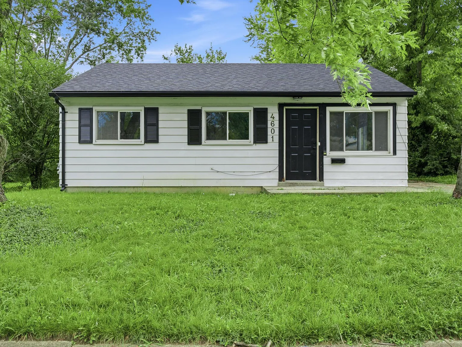 3 bed, 884 sqft, $1,450 — Photo 1