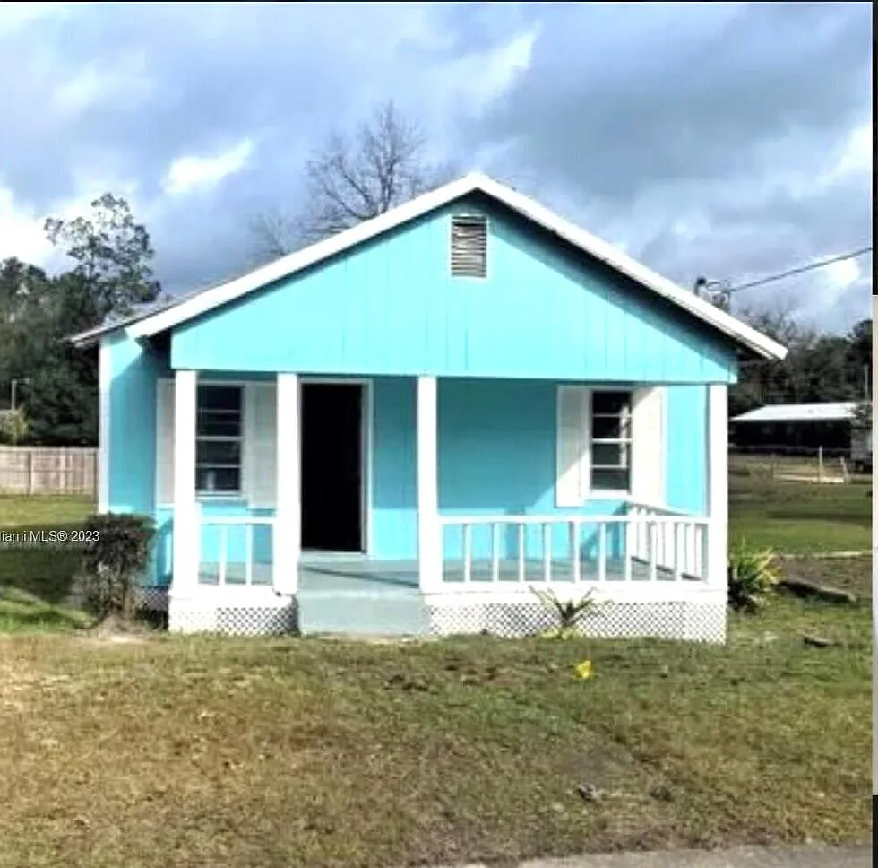 2 bed, 1.0 bath, 720 sqft, $1,000 — Photo 1