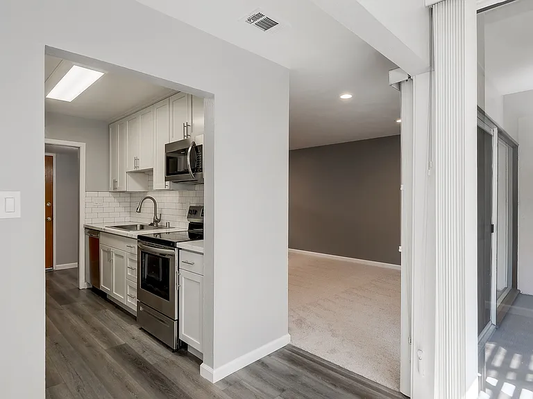 Parksquare Apartments — Photo 11