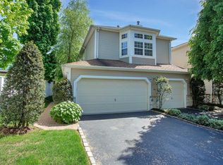 2 Sagamore Dr, Plainview, NY 11803