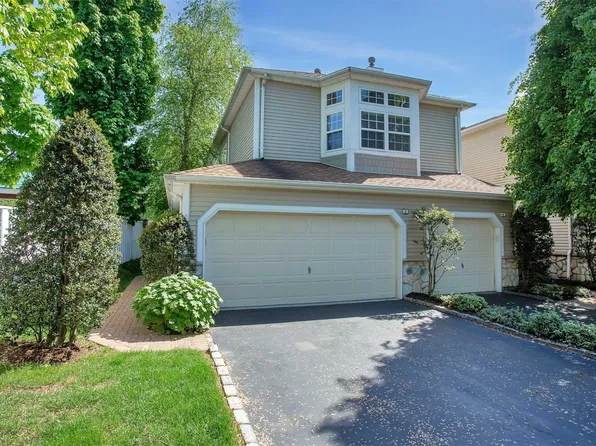 2 Sagamore Dr, Plainview, NY 11803
